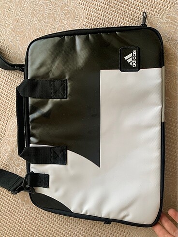 Adidas laptop çantası