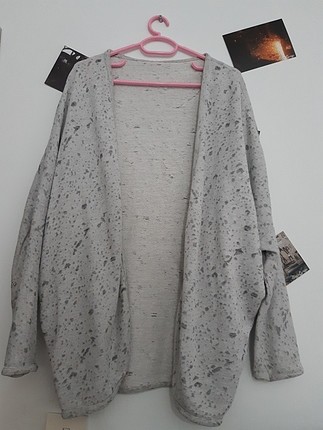 Gri renkte oversize hırka