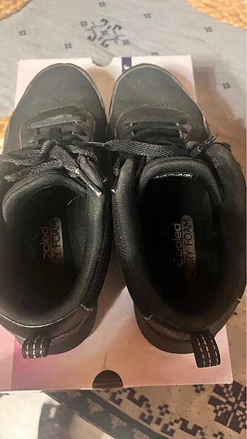 37 Beden siyah Renk Skechers ayakkabı
