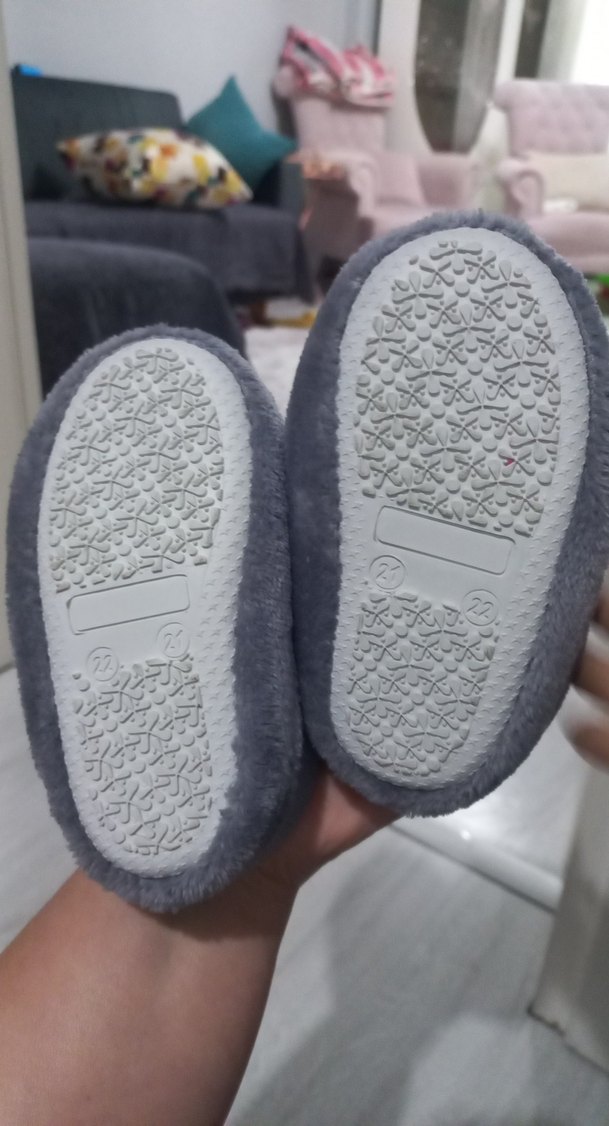 Kız Çocuk Gri Kürklü Nakışlı Ev Terliği - Görsel 3