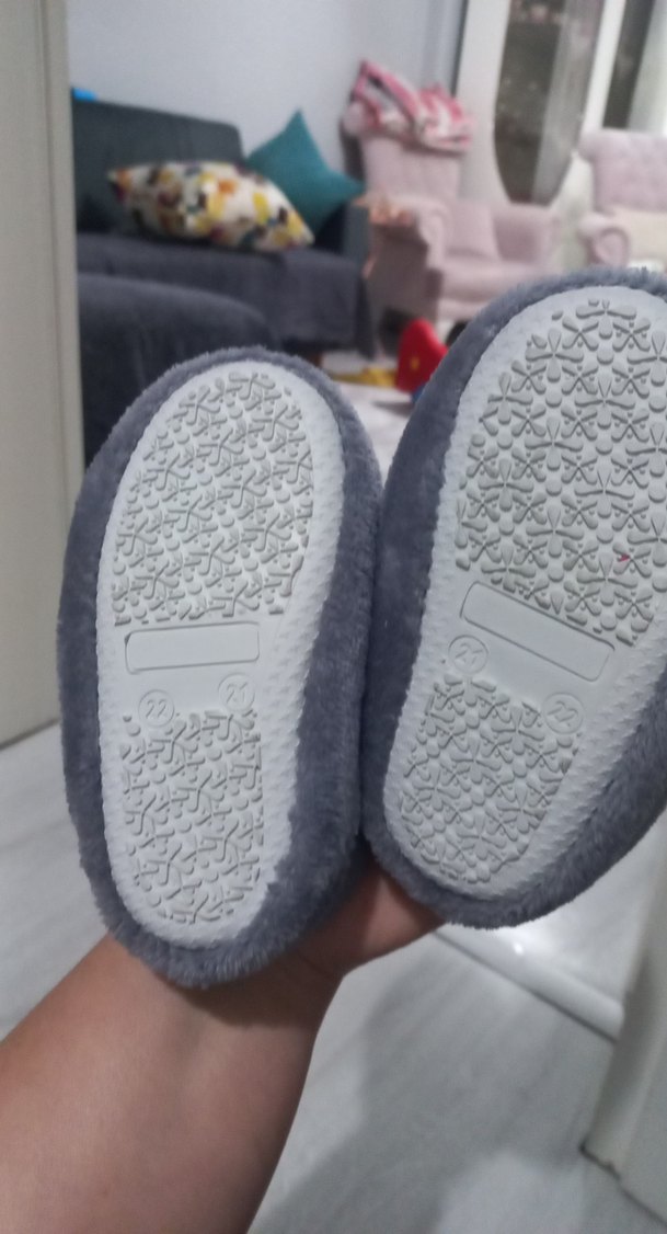 Kız Çocuk Gri Kürklü Nakışlı Ev Terliği - Görsel 2