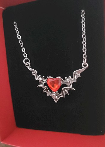 Kırmızı Kalp Detaylı Gotik Kolye - Görsel 2