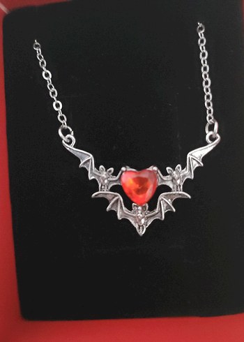 Kırmızı Kalp Detaylı Gotik Kolye - Görsel 4