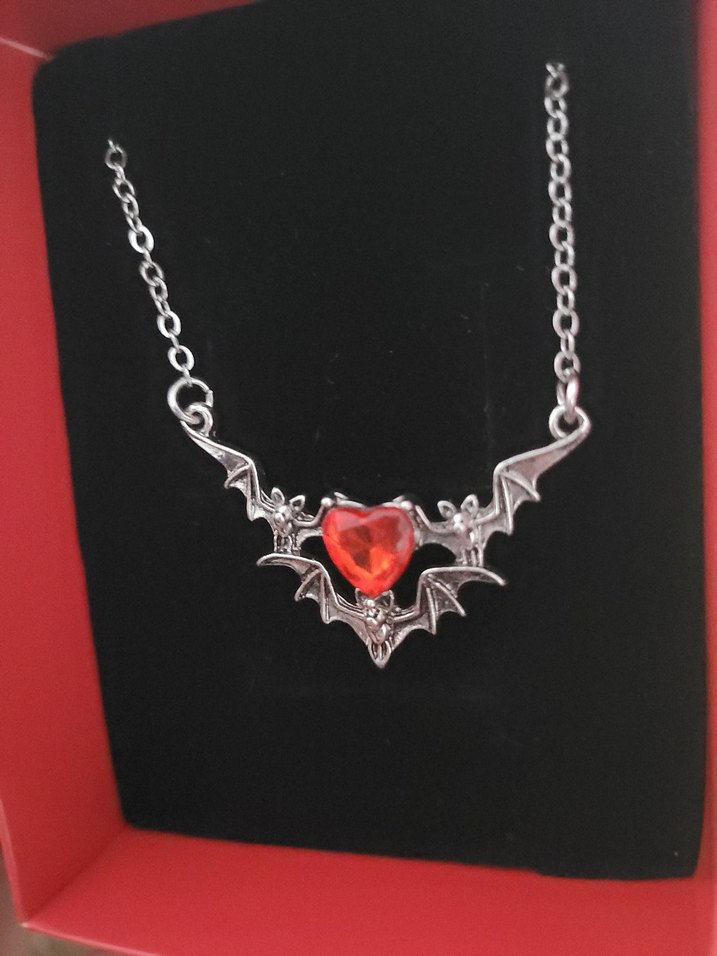 Kırmızı Kalp Detaylı Gotik Kolye - Görsel 2