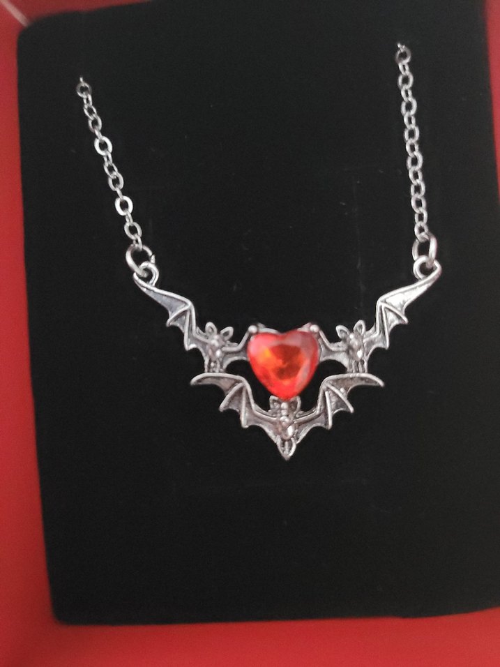 Kırmızı Kalp Detaylı Gotik Kolye - Görsel 4