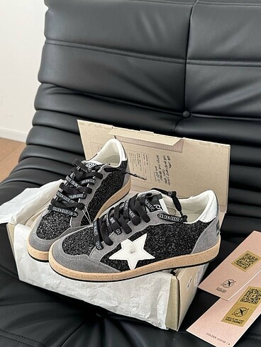 Golden Goose Deluxe Golden goose