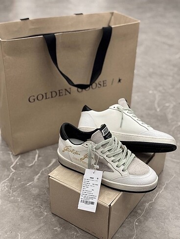 Golden Goose Deluxe Golden goose