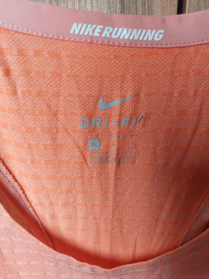 Nike Pembe V Yakalı Kolsuz Spor Tişört - Görsel 2