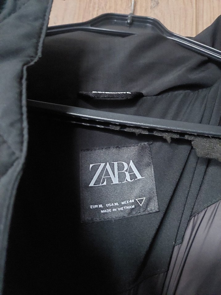 Siyah Kapüşonlu Fermuarlı erkek Yelek - Görsel 4