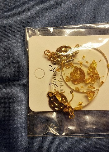 Altın Renkli Mini Payetli Küpe