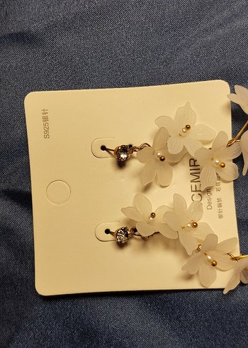 Beyaz Mini Çiçekli Boncuklu Küpe