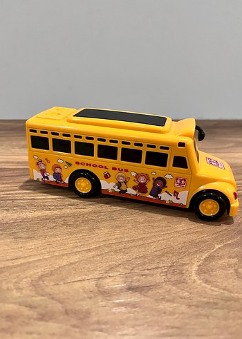 Renkli Sarı Oyuncak Otobüs ve Ambulans Arabası
