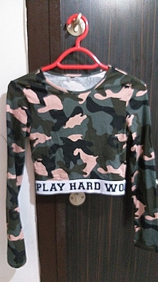 Göbeği açık crop top