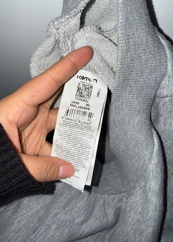 Korse Detaylı Asimetrik Yaka Omzu Açık Crop Sweatshirt - Görsel 4