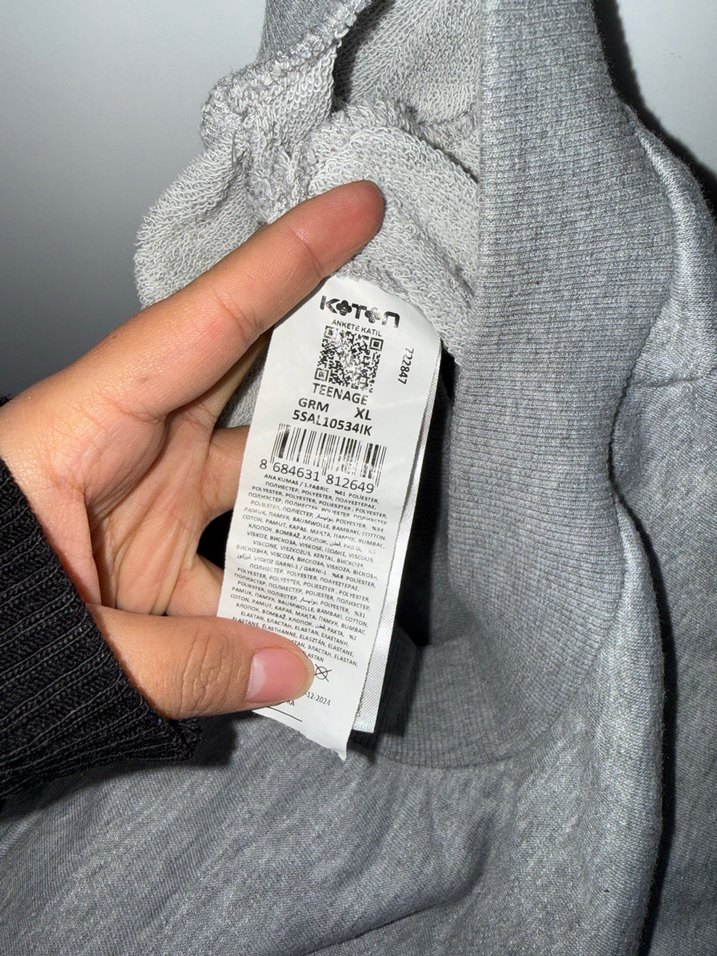 Korse Detaylı Asimetrik Yaka Omzu Açık Crop Sweatshirt - Görsel 4