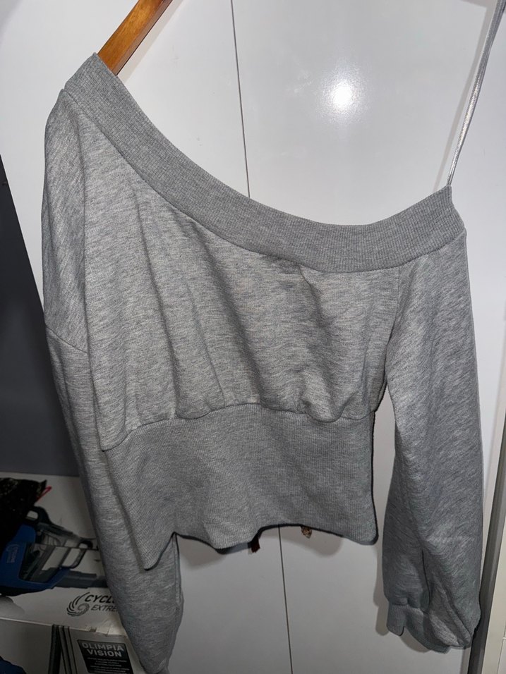 Korse Detaylı Asimetrik Yaka Omzu Açık Crop Sweatshirt - Görsel 3