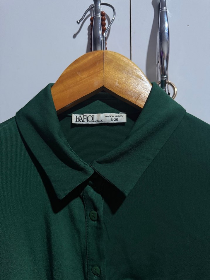 Düğmeli Yeşil Uzun Kollu Kadın - Görsel 2