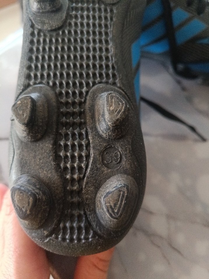 siyah Erkek Futbol Ayakkabısı yeni etiketi yok sadece - Görsel 4