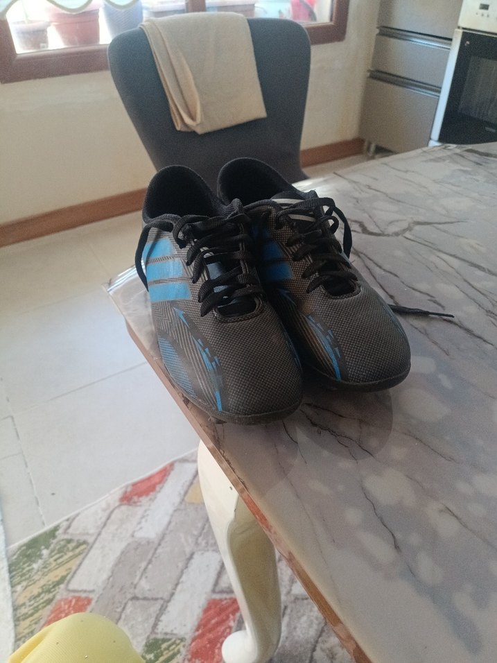 siyah Erkek Futbol Ayakkabısı yeni etiketi yok sadece - Görsel 2