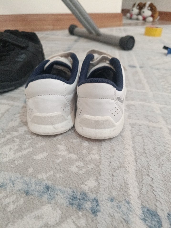 Beyaz Erkek Çocuk Cırt Cırtlı Spor Ayakkabı Decathlon marka - Görsel 3