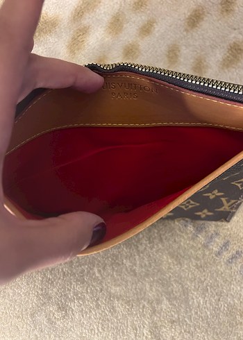 Louis Vuitton LV Klasik Clutch