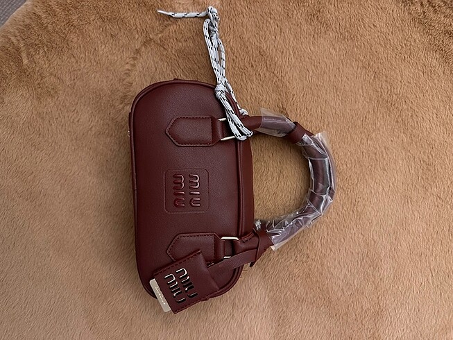 Beden Bordo miu miu