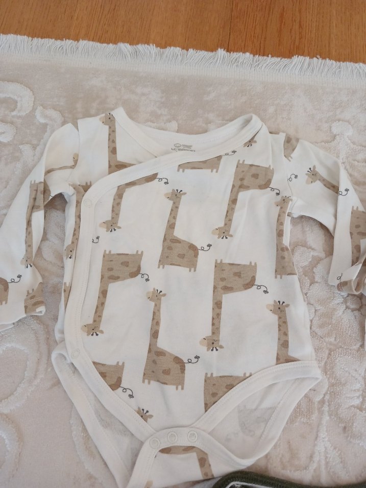 Beyaz Uzun Kollu Bebek Body V Yakalı - Görsel 2