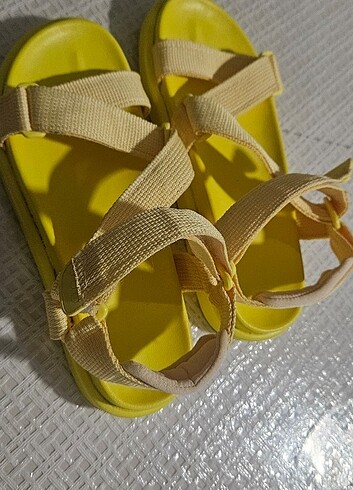 38 Beden sarı Renk Sandalet 