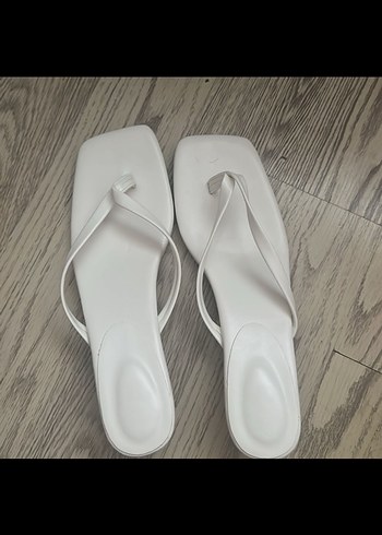 Beyaz Minimalist İnce Topuklu Kadın Terlik