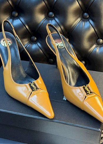 Yves Saint Laurent 37