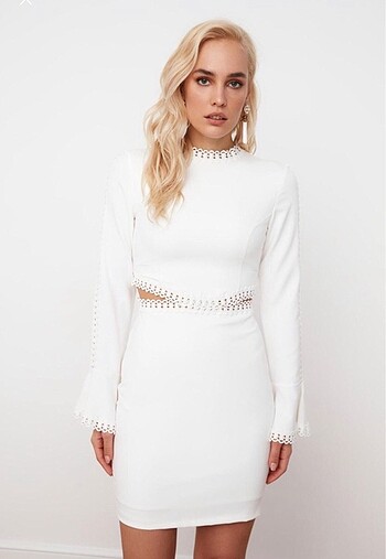 Beyaz, detaylı elbise