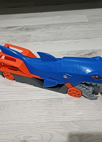  Hot wheels köpek balığı