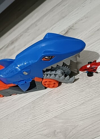  Beden Renk Hot wheels köpek balığı