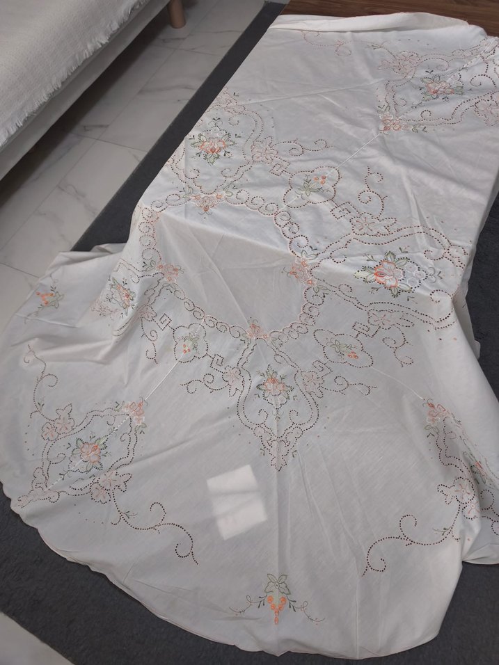El İşi Dantel ve Nakışlı Masa Örtüsü - Görsel 4