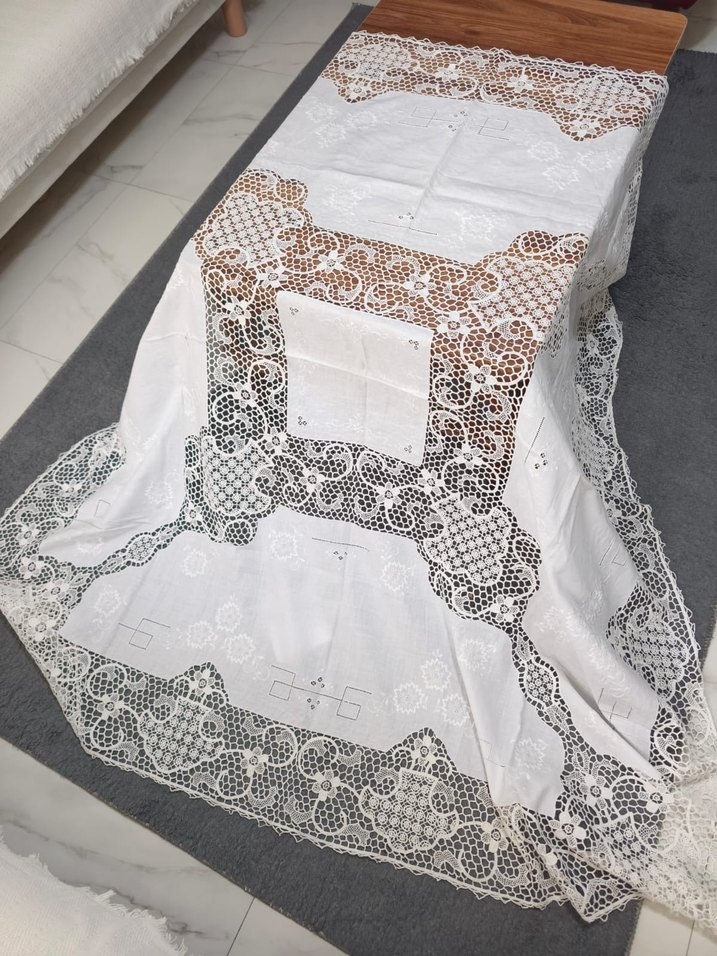 El İşi Dantel ve Nakışlı Masa Örtüsü - Görsel 2