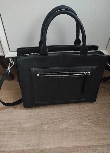 Stradivarius askılı çanta 