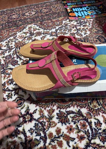 Flo Ayakkabı Pembe Tokalı Dolgu Topuklu Kadın Sandalet