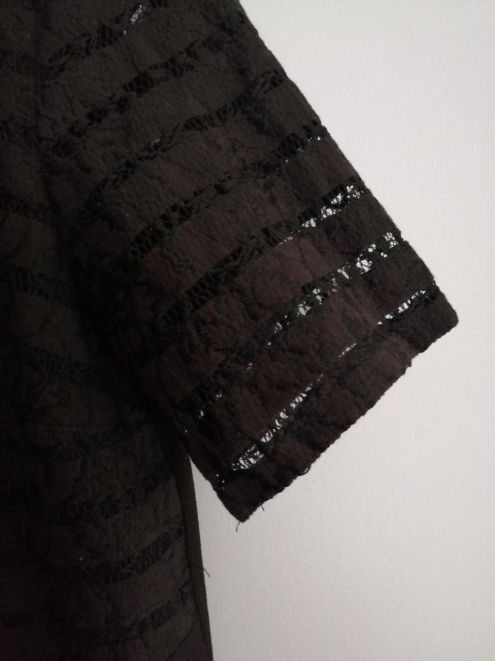 Kısa Kollu Siyah Dantelli Diz Ustu Kadın Elbise - Görsel 3