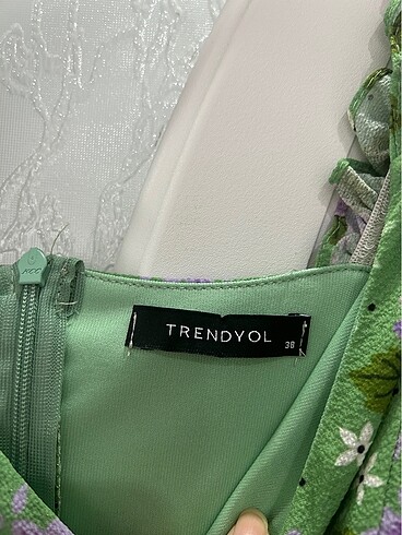 m Beden yeşil Renk Trendyol milla çiçekli kısa elbise