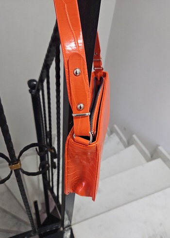 Turuncu Deri Yılan Desenli Kadın Çanta yenidir hic kullanmadim - Görsel 2