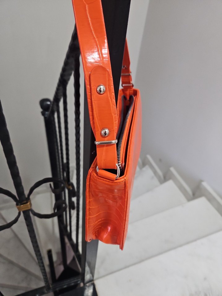 Turuncu Deri Yılan Desenli Kadın Çanta yenidir hic kullanmadim - Görsel 2