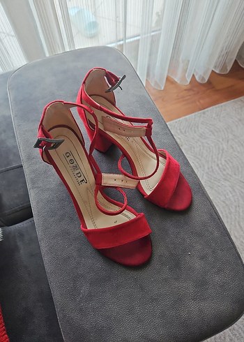 Kırmızı Süet deri Tokalı Kadın Topuklu Ayakkabı - Görsel 7