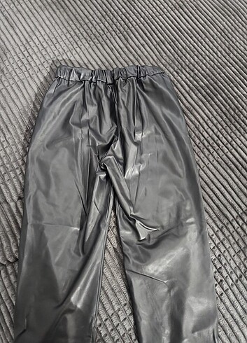Siyah deri pantolon - Görsel 2