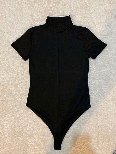 Kısa kollu bodysuit bluz
