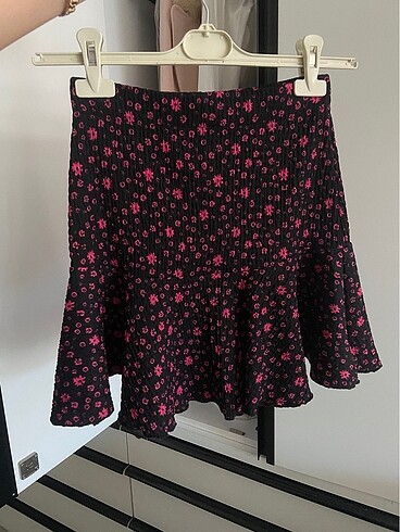 Bershka çiçekli mini etek