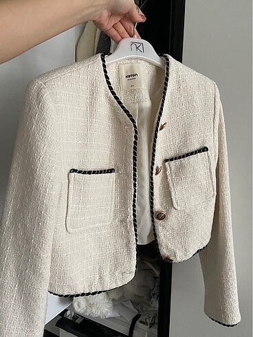 Beyaz tüvit crop blazer