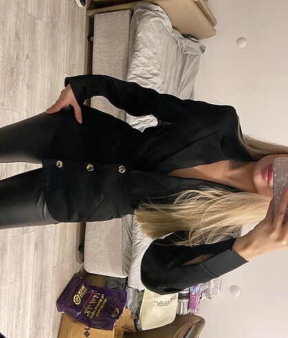 Saten dokulu gold düğme detaylı tasarım blazer ceket