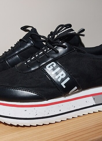 37 Beden siyah Renk Stradivarius spor