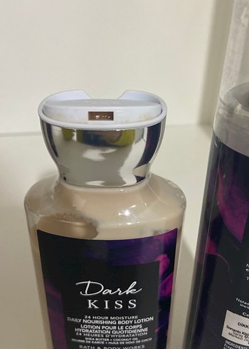  Beden Renk Bath and body works Dark Kiss Vücut spreyi ve Vücut Losyonu