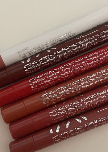 Beden Toplu makyaj gloss ve dudak kalemi